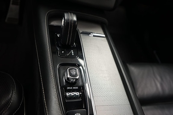 Volvo XC90 11 of 27