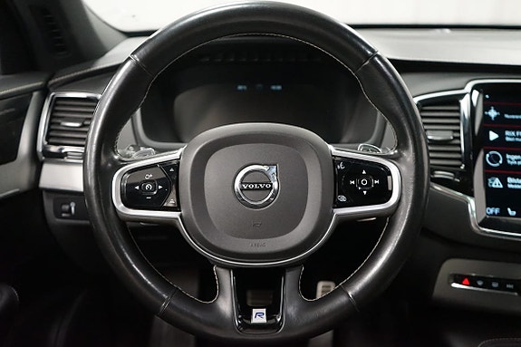 Volvo XC90 10 of 27