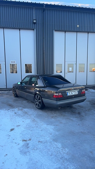Mercedes-Benz E220 5 of 10