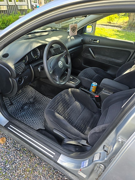Volkswagen Passat 2 of 2