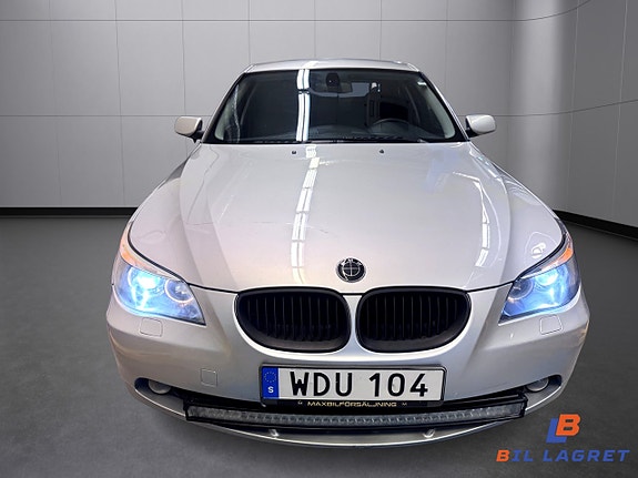 BMW 520i 3 of 5