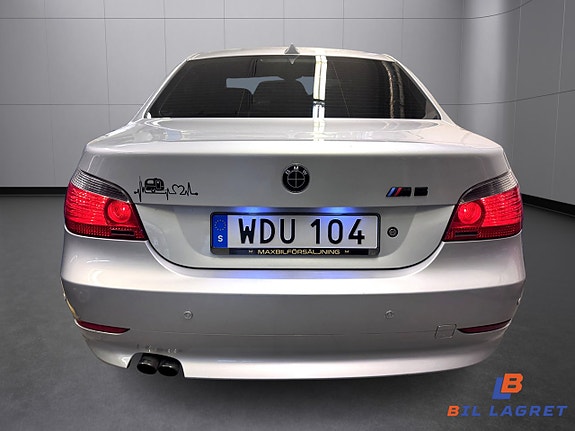 BMW 520i 4 of 5