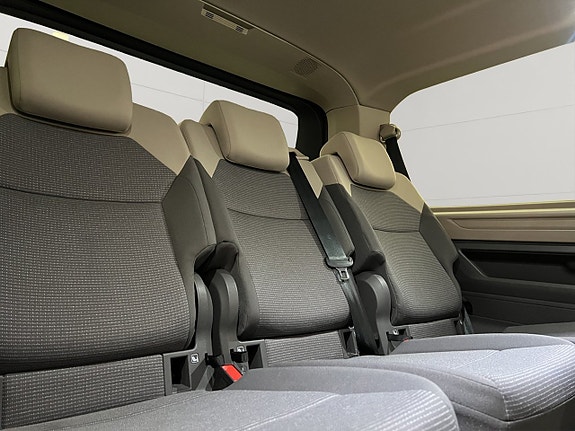 Volkswagen Multivan 30 of 30