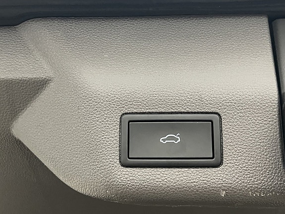 Volkswagen Multivan 13 of 30