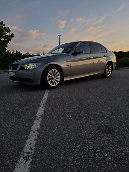 BMW 320d 3 of 5