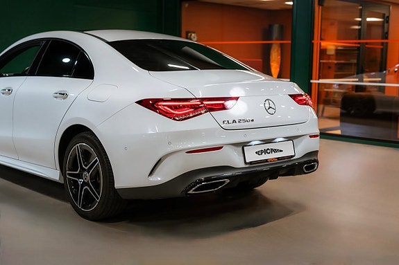 Mercedes-Benz CLA250 e 4 of 26
