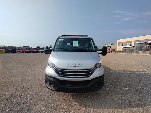 Iveco Daily dubbelhytt bärgningsbil 2 of 12