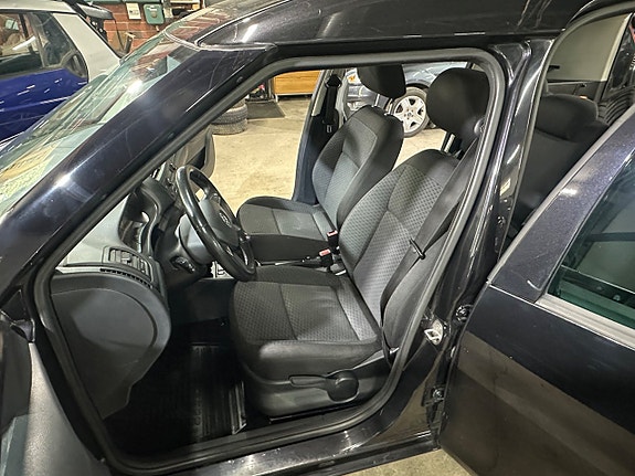 Skoda Roomster 10 of 30