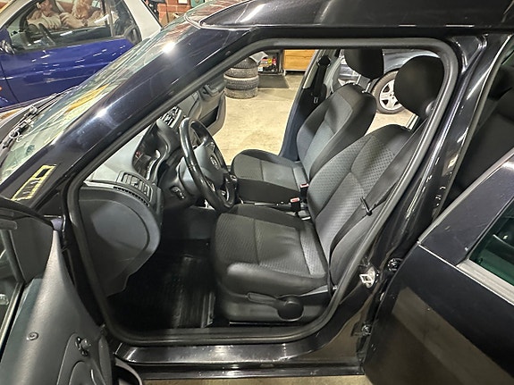 Skoda Roomster 9 of 30