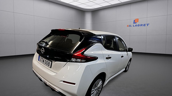 Nissan Leaf 4 of 5