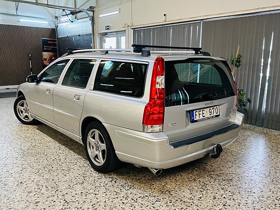 Volvo V70 4 of 5