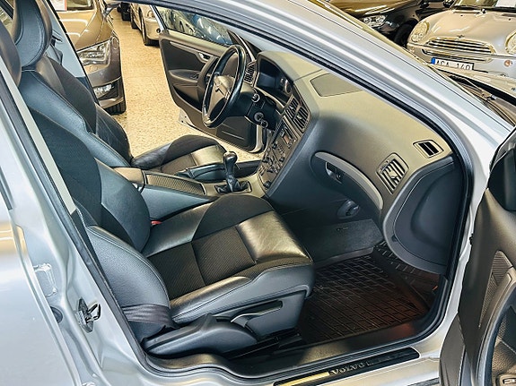 Volvo V70 9 of 14