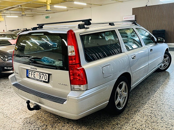 Volvo V70 2 of 5