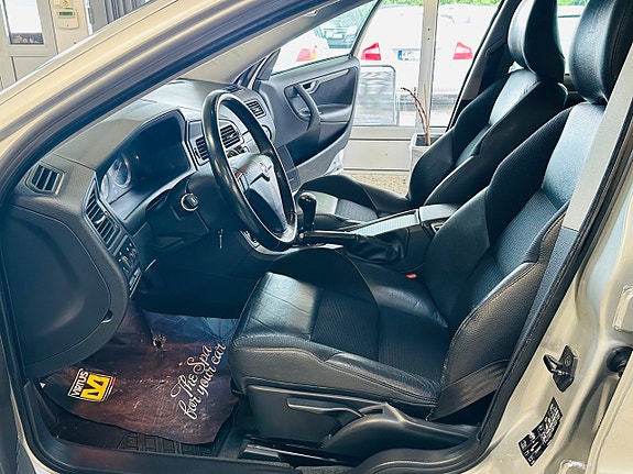 Volvo V70 10 of 14