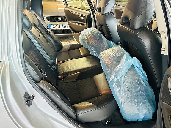 Volvo V70 11 of 14
