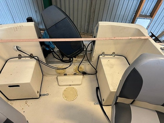Uttern 460 – Yamaha 40 hk Autolube – TK-trailer ingår 10 of 12