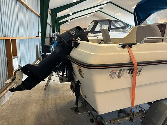Uttern 460 – Yamaha 40 hk Autolube – TK-trailer ingår 2 of 12