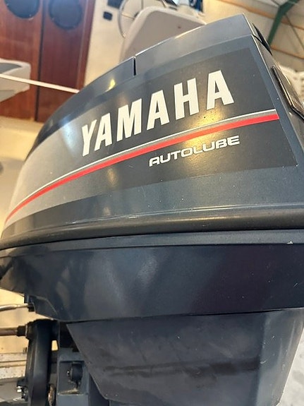 Uttern 460 – Yamaha 40 hk Autolube – TK-trailer ingår 12 of 12