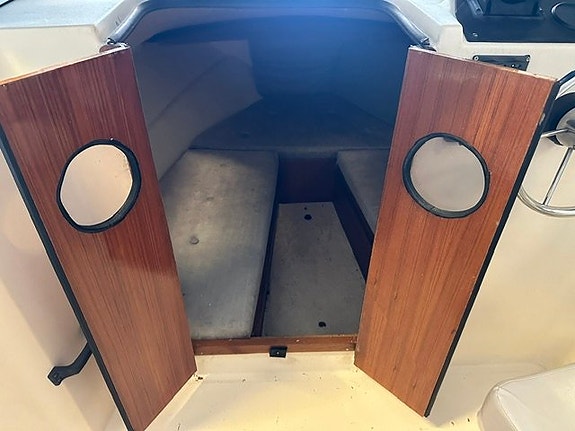 Uttern 460 – Yamaha 40 hk Autolube – TK-trailer ingår 8 of 12