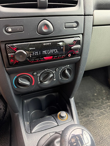 Renault Clio 10 of 12