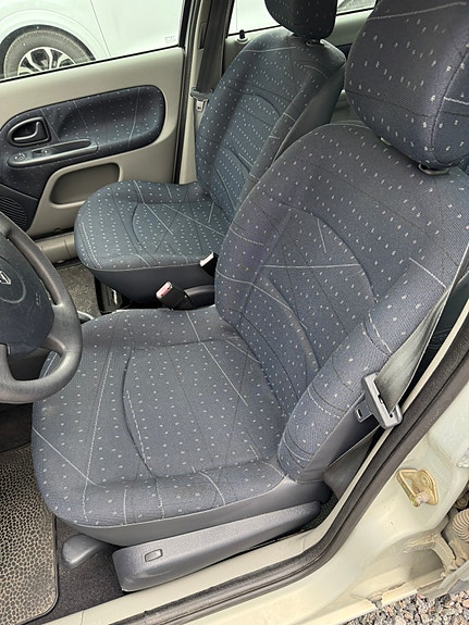 Renault Clio 12 of 12