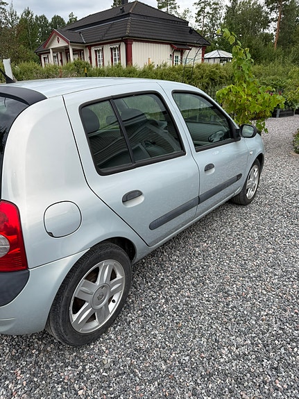 Renault Clio 8 of 12