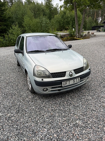 Renault Clio 2 of 12