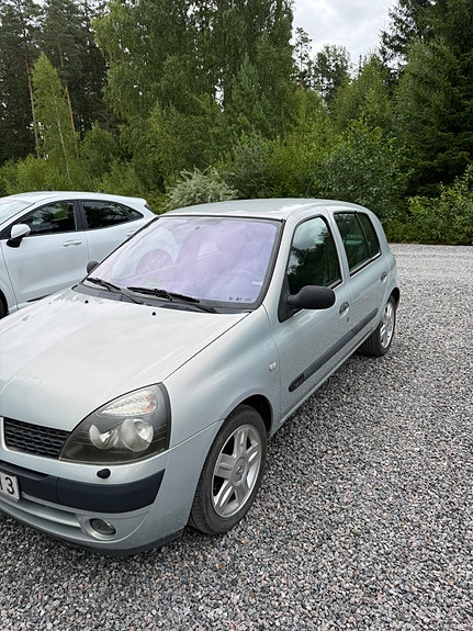 Renault Clio 3 of 12