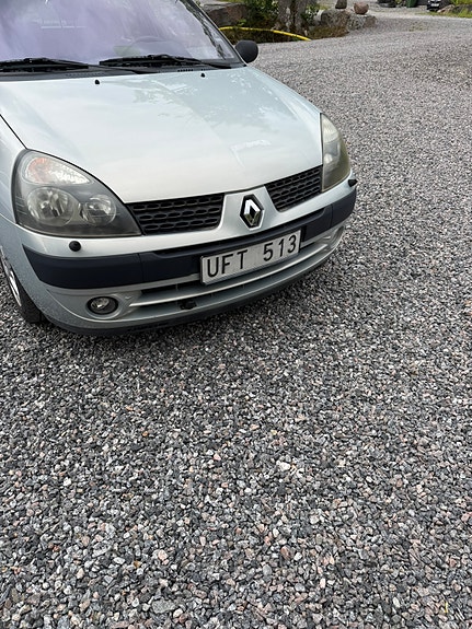 Renault Clio 11 of 12