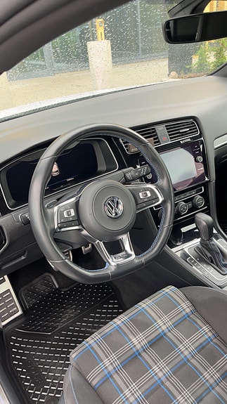 Volkswagen Golf VII 4 of 5