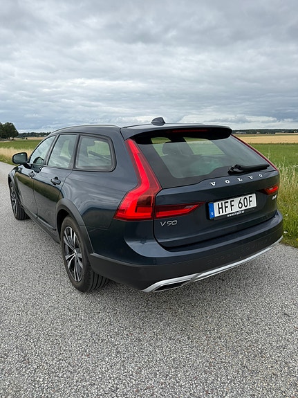 Volvo V90 Cross Country 4 of 5