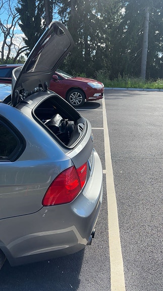 BMW 325i 4 of 5
