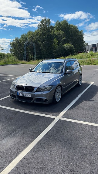 BMW 325i 2 of 5