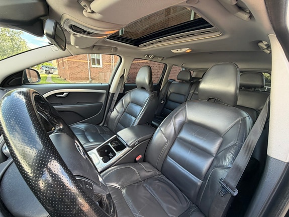 Volvo V70 4 of 5