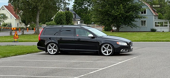 Volvo V70 2 of 5