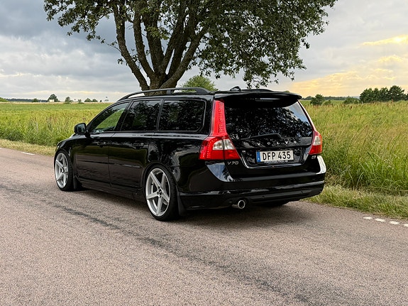 Volvo V70 3 of 5