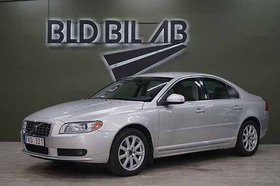 Volvo S80 4 of 5