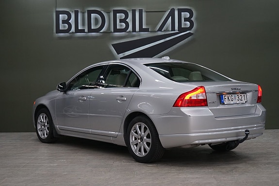 Volvo S80 2 of 5
