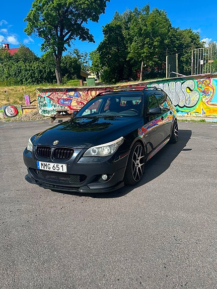 BMW 530d 2 of 5