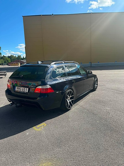 BMW 530d 4 of 5