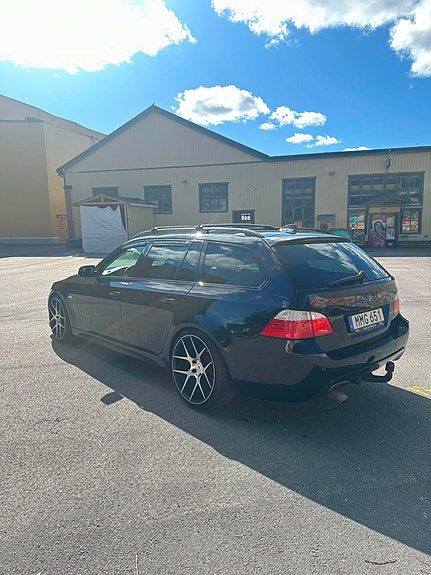 BMW 530d 3 of 5