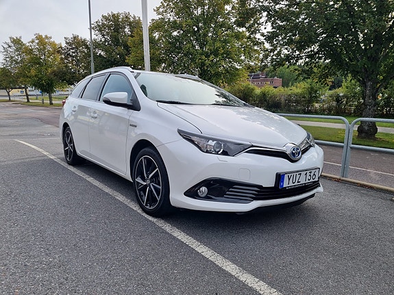 Toyota Auris 3 of 7