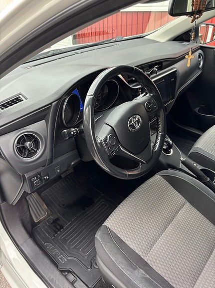 Toyota Auris 7 of 7