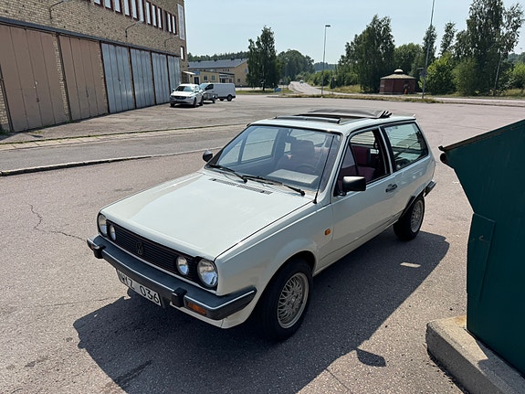 Volkswagen Polo 2 of 4