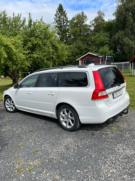 Volvo V70 2 of 5