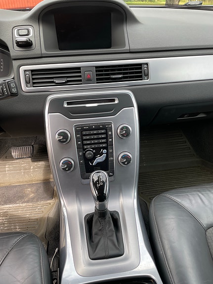 Volvo V70 4 of 5