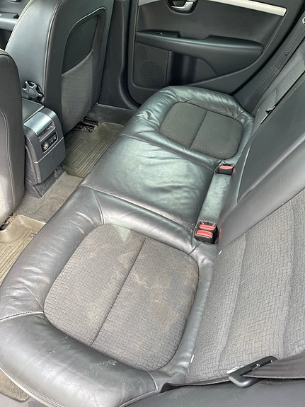 Volvo V70 3 of 5