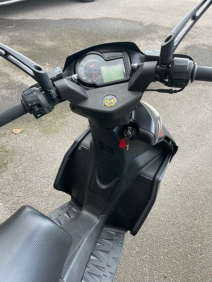 Aprilia SR50 R 5 of 10