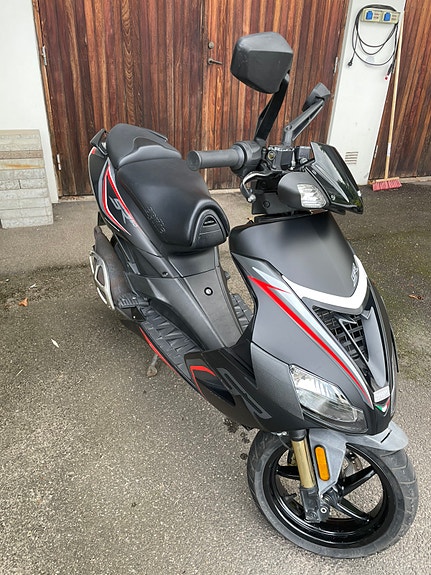 Aprilia SR50 R 3 of 10