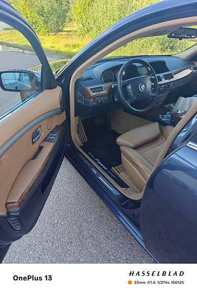 BMW 745i 7 of 11